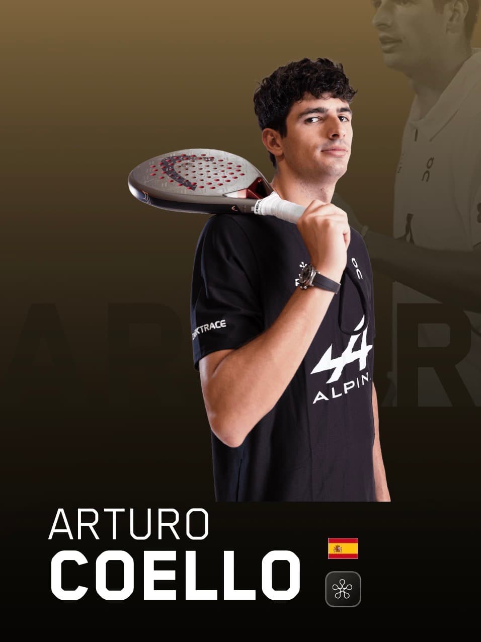 Arturo Coello holding a padel racket